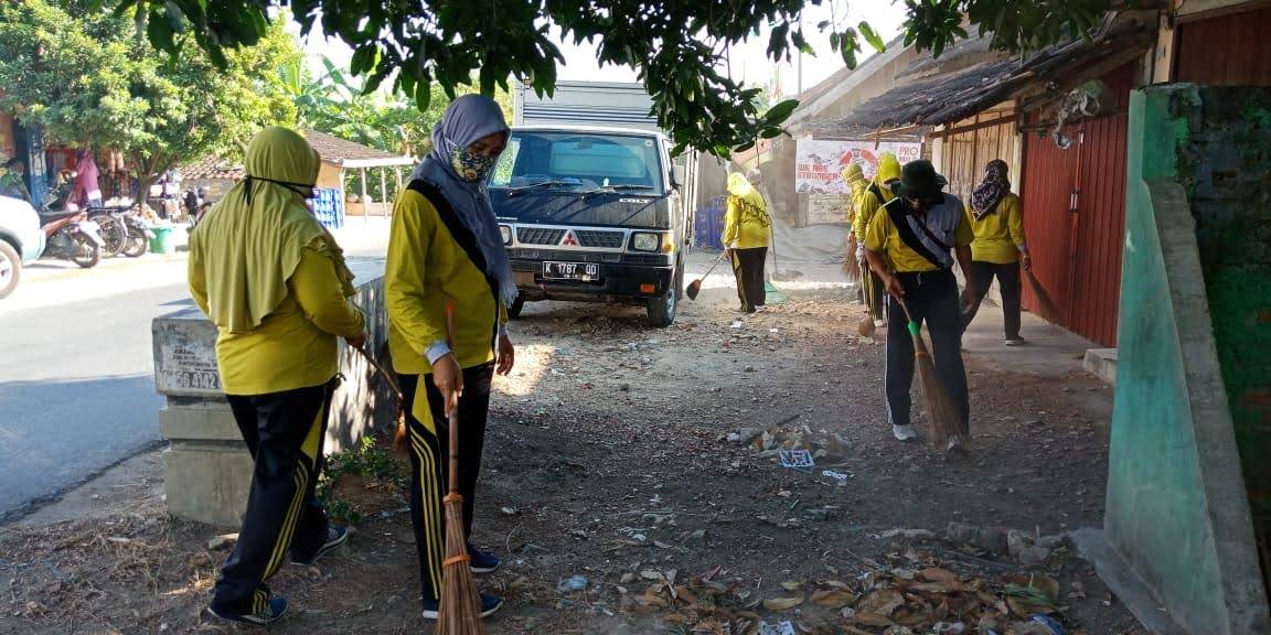 Bakti Sosial ke masyarakat sekitar